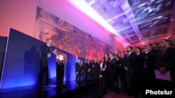 Премьер-министр Армении Никол Пашинян выступает с речью на открытии первого Всемирного армянского саммита в Ереване. 28 октября, 2022 г.