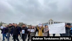 Участники акции протеста REакция 5.0 в Бишкеке. 24 октября, 2022 г.