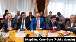 Premijer Abazović sa saradnicima na sjednici Odbora za bezbjednost o ruskom uticaju u Crnoj Gori, 28. oktobar 2022.