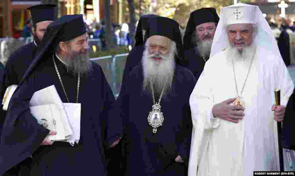 His Holiness Father Panteleimon of Greece (center) joined Romanian Orthodox Patriarch Daniel (right) for the procession.&nbsp; &nbsp;