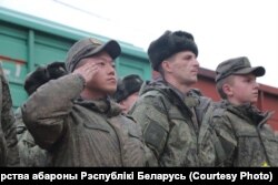 Între trupele Rusiei staționate în Belarus, mulți tineri din regiunile îndepărtate ale țării.