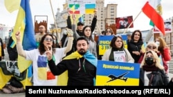 Members of the Iranian diaspora in Kyiv protest against Iranian officials' support for Russian aggression in Ukraine on October 28.