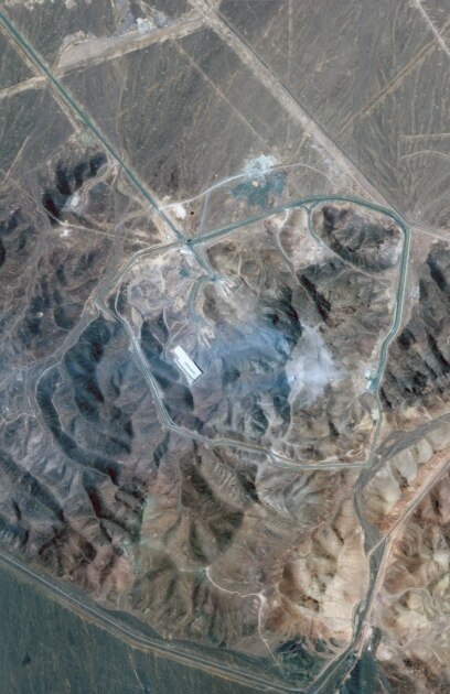 Сателитни снимки показват поражения по ядрен обект в Иран след