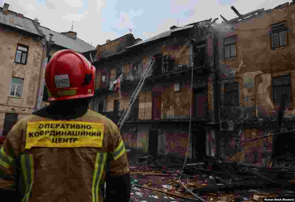 Мешканці 17 квартир пошкодженого будинку в центрі Львова потребують відселення, зауважив міський голова Львова Андрій Садовий