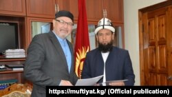 Макулдашууга кол коюу учуру.