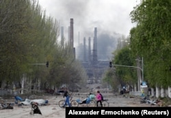Imagine din apropiere de combinatul Azovstal, unul dintre cele mai bombardate locuri din Ucraina.