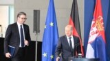 German Chancellor Olaf Scholz (R) and Serbia's President Aleksandar Vucic arrive to address a press conference at the Chancellery in Berlin on May 4, 2022. (Photo by Tobias SCHWARZ / AFP)