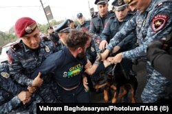 درگیری میان پلیس ارمنستان با مخالفان دولت