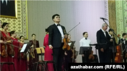 Tahyr Ataýewiň "Jadylaýjy sesleriň gözelligi" atly konserti. Aşgabat. 2022-nji ýylyň 30-njy apreli