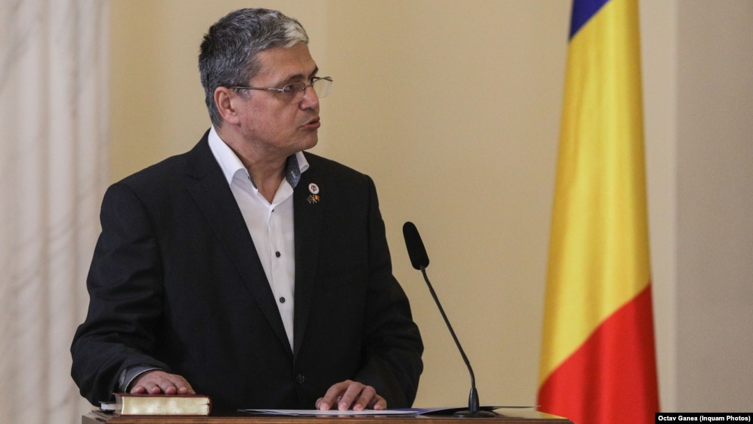 Marcel Boloș, ministrul responsabil cu implementarea proiectelor europene, spune că majorarea salariilor șefilor de CJ și ai primăriilor este necesară pentru a motiva demnitarii să obțină proiecte nerambursabile. 