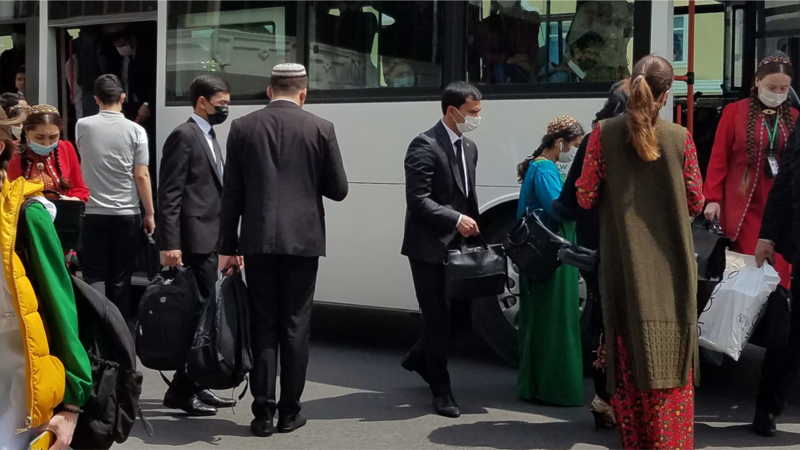 Aşgabadyň esasy awtobus duralgasynyň şäheriň merkezinden çetine göçürilmegi köp ýaşaýjyda nägilelik döredýär