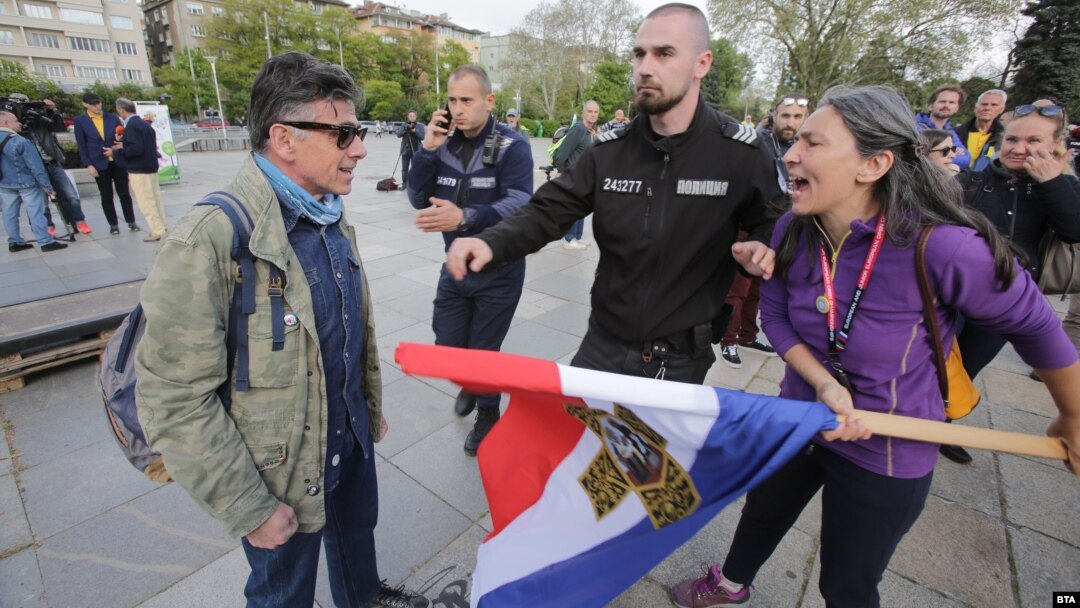 Някои от дошлите да попречат на акцията влязоха в пререкания с участниците
