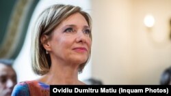 Carmen Iohannis a avut o prezență discretă în privința sprijinirii refugiaților din Ucraina, în ton cu felul în care a acționat public în ultimii opt ani de când soțul ei este președintele României.