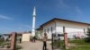 Мечеть Махмуд-ефенді Джамі розташована майже у центрі мікрорайону компактного проживання кримських татар