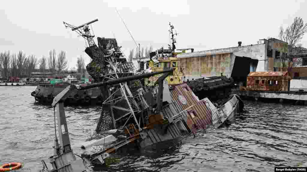 A destroyed Ukrainian vessel inside the Mariupol port in April 2022.&nbsp;