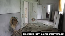 Зруйнована обстрілом школа, Залізничне, Запорізька область, травень 2022 року