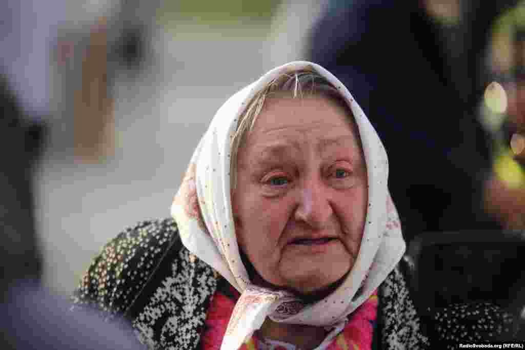 Бабушка рассказывает, как тяжело было покинуть окруженный Мариуполь