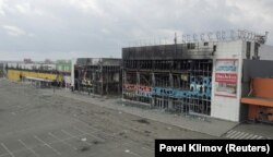Centru comercial distrus în sudul orașului portuar Mariupol, Ucraina, 22 aprilie 2022.