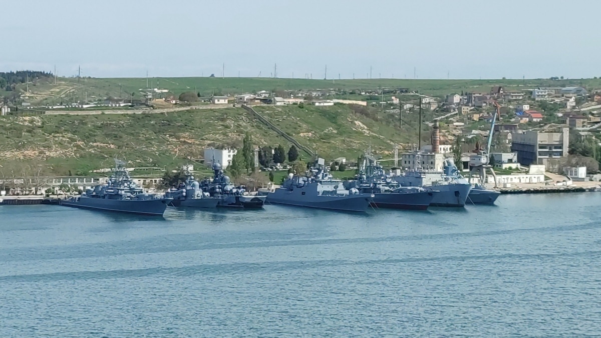 Чорноморський флот повернув у Севастопольську бухту більшу частину кораблів (+фото)