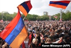ათასობით დემონსტრანტი ერევნის ცენტში. 1 მაისი