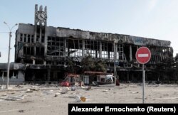 Gară distrusă în orașul Mariupol, Ucraina, 26 aprilie 2022.