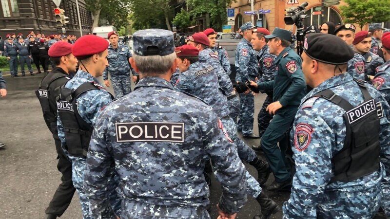Акции неповиновения в Ереване: перекрыты улицы, есть задержанные. ВИДЕО