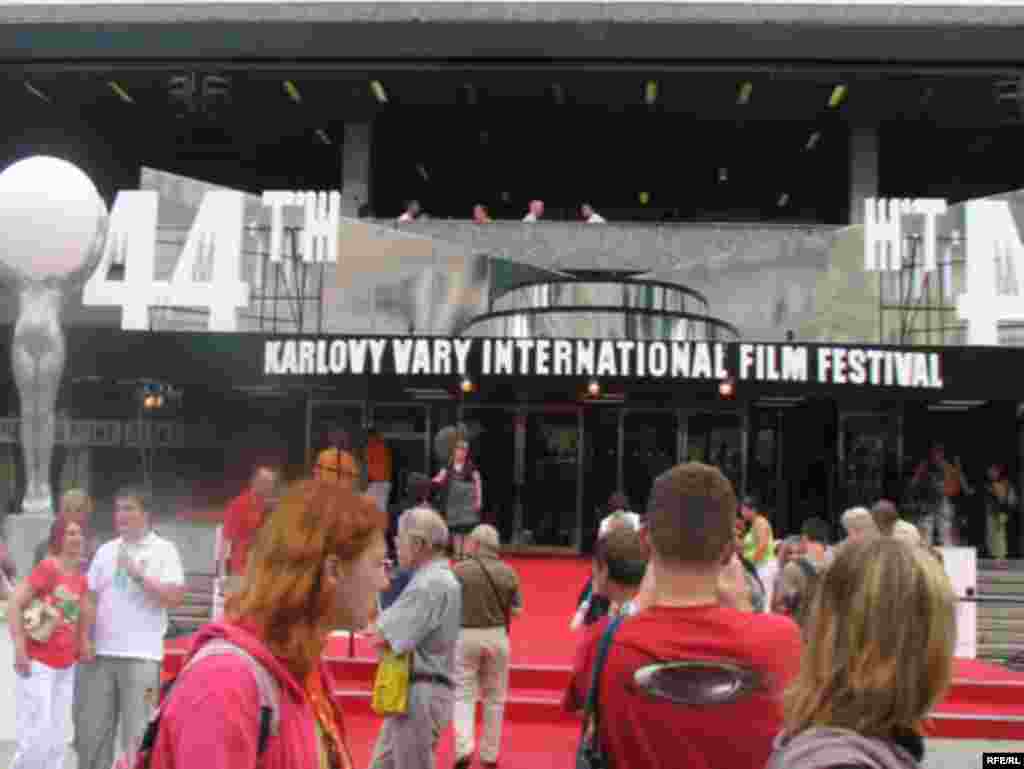 Festivalul Internațional al Filmului de la Karlovy Vary, 2009 - Instantanee de Raluca Mănescu