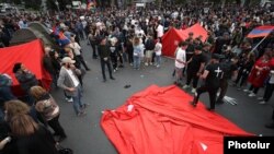 Armenia - Opposition supporters set up a tent camp in France Square, Yerevan, May 1, 2022.