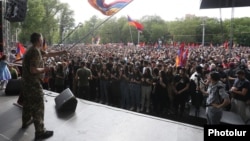 Several thousand opposition supporters gathered in Yerevan's central Square of France and called on Pashinian to resign. 