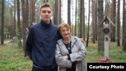 Татьяна Савинкина со своим внуком
