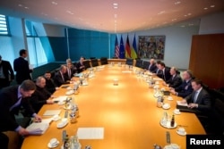 Делегації України і США під час переговорів у Берліні, Німеччина, 14 грудня 2025 року