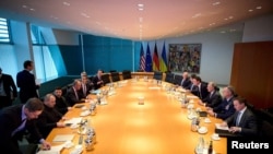 მედიის ცნობით, 15 დეკემბრის შეხვედრა დაახლოებით ორ საათს გაგრძელდა. 