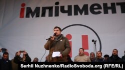 Михаил Саакашвили митингда нутқ сўзламоқда.