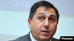 Armenia -- Armen Harutiunian, the outgoing human rights ombudsman, holds a farewell news conference, 2Feb2011.