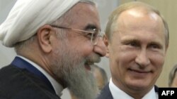 Eýranyň prezidenti Hassan Rohani (ç) we Orsýetiň prezidenti Wladimir Putin (s), Ufa, 9-njy iýul, 2015