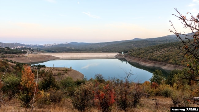 Изобильненское водохранилище. Как убывает вода (фотогалерея)