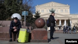 Russians have increasingly turned to commercially available VPNs to access uncensored news and information. (file photo)