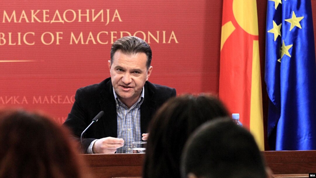 Министерот без ресор задолжен за транспарентност Роберт Поповски. 