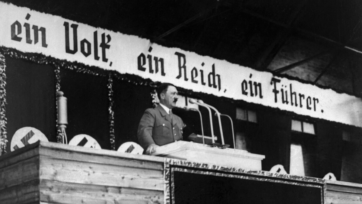 Езикът става беден, думите се повтарят. Всяка реч на лидера