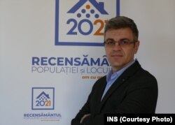 Bogdan Drăghia, purtătorul de cuvânt al recensământului, spune că interesul pentru autorecenzare a scăzut brusc, imediat cum a fost prelungit termenul care permite ca, în schimbul autorecenzării, cetățenii să primească o zi liberă de la locul de muncă.