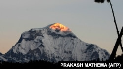 Вершина Дхаулагири в Гималаях