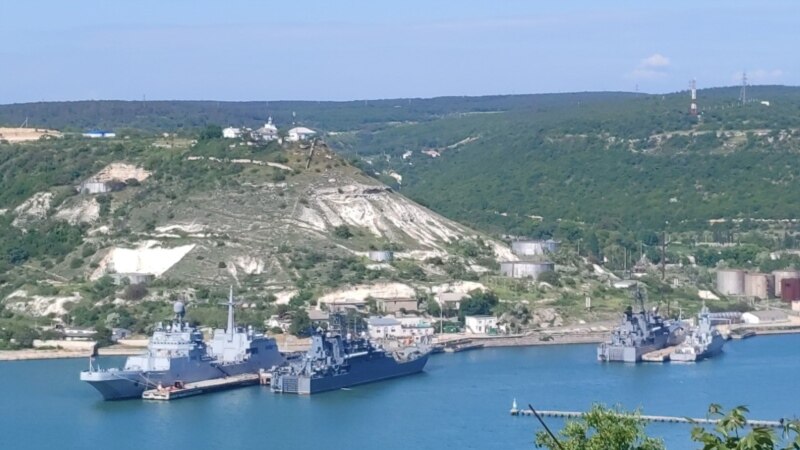 В Севастополе заправляются топливом четыре корабля Черноморского флота России (+фото)