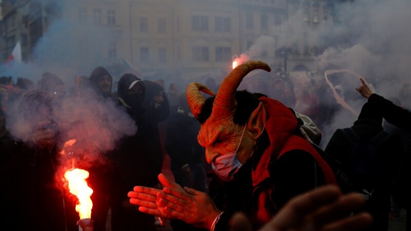 Prag: Sukob policije i demonstranata na protestu zbog mjera restrikcije 