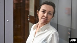 Jounralist Alsu Kurmasheva attends a court hearing in Kazan on April 1. 