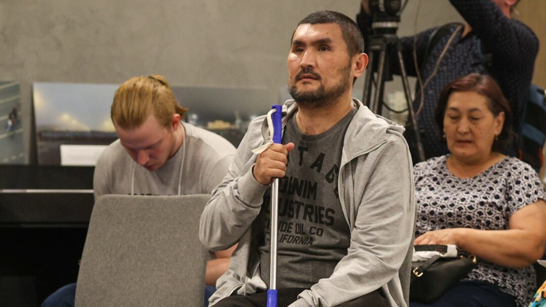 Пизданың мүшесі трахается Кинотеатрда қара нәсілділермен секс