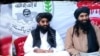  نور ولی محسود، یکی از رهبران ارشد طالبان پاکستانی با یکی دیگر از رهبران طالبان پاکستانی - تصویر از آرشیف 