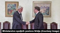 Prvi susret novog ambasadora Ukrajine u Beogradu Volodimira Toklača (levo) i srpskog šefa diplomatije Nikole Selakovića u Beogradu, 1. juna 2022.