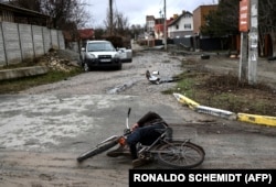 The body of Mykhailo Romaniuk, 58, lies next to his bicycle on Yablunska Street in Bucha on April 2. According to witnesses, Romaniuk was shot by a Russian sniper.