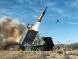 Пуск ракеты ATACMS из установки M270, гусеничного аналога HIMARS