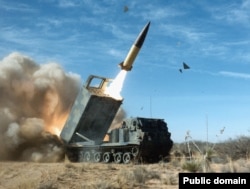 ATACMS (Vojni taktički raketni sistem) pri ispaljivanju M270